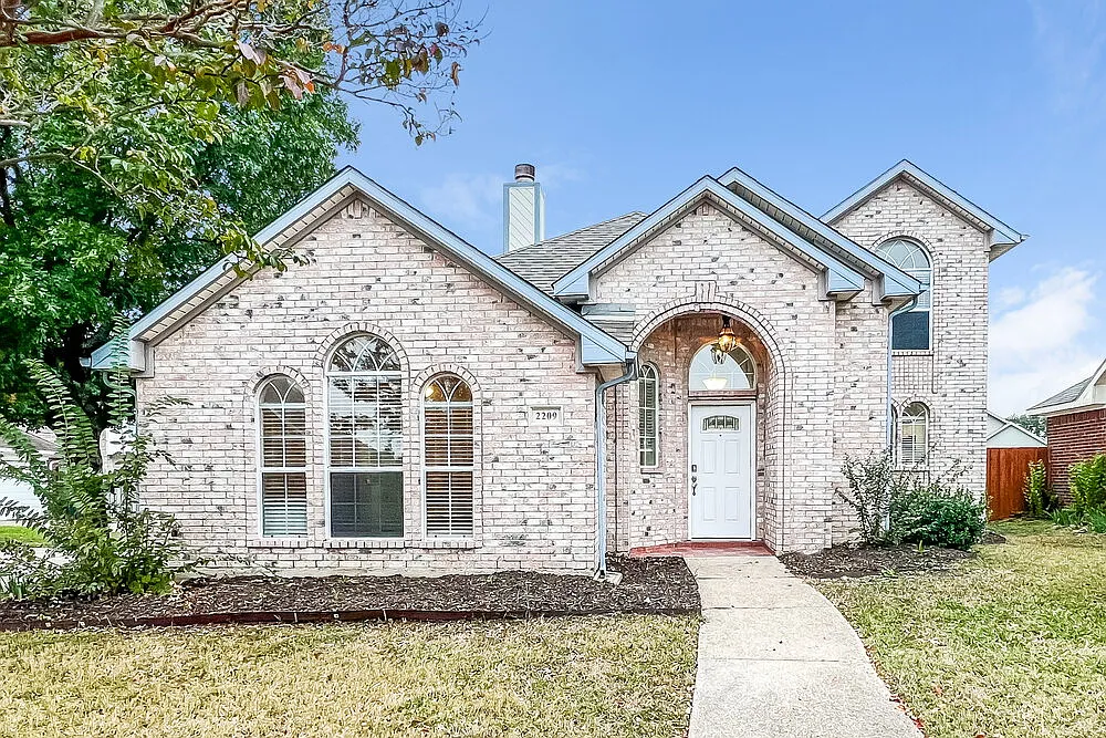 3 bed, 2.5 bath, 1628 sqft, $2,205 — Photo 1