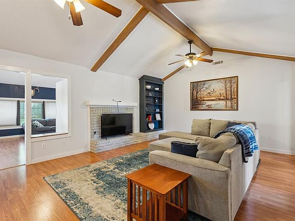 5th image of 601 Pepperdine Ave