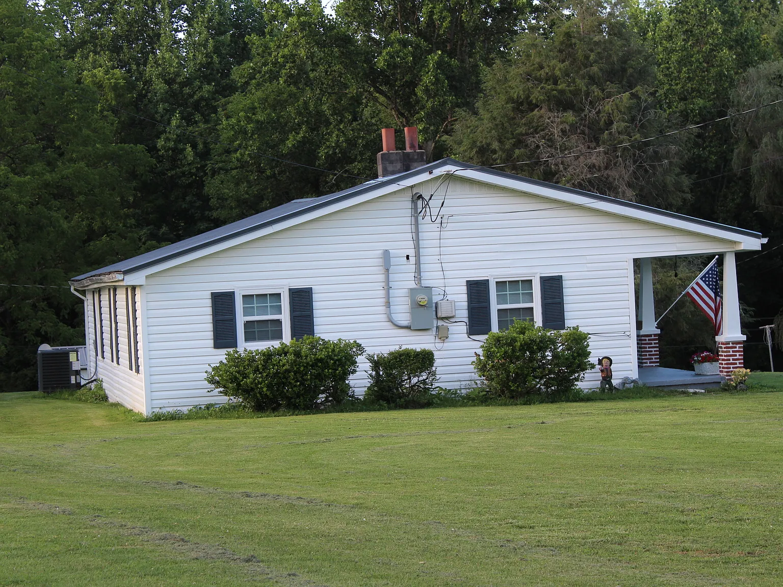 3 bed, 1250 sqft, $1,350 — Photo 3