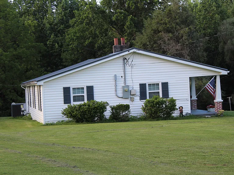 2864 Highway 421 N — Photo 3