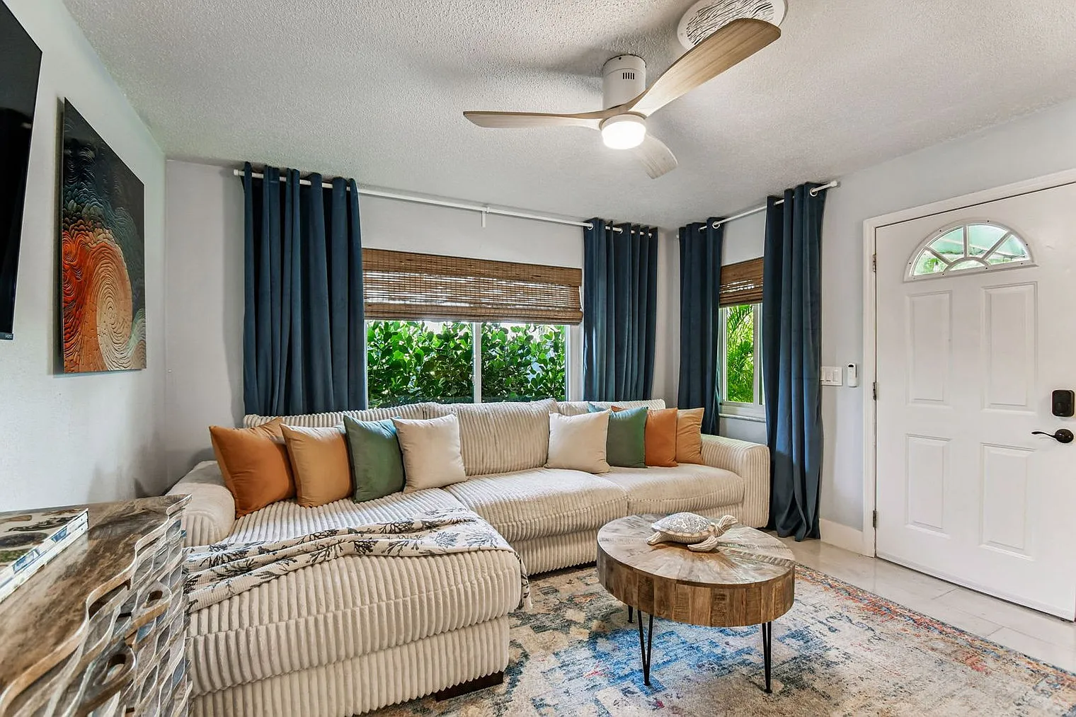 2 bed, 1.0 bath, 893 sqft, $5,267 — Photo 3