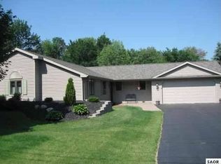 2013 Sunset Dr, Owosso, MI 48867
