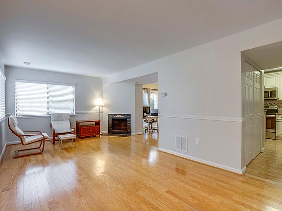 3rd image of 10605 Summer Oak Ct