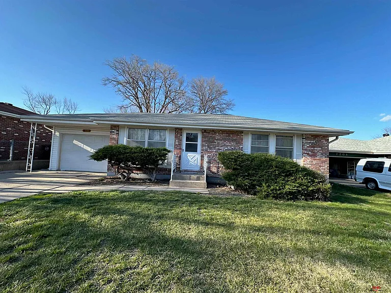 7130 Walker Ave — Photo 1