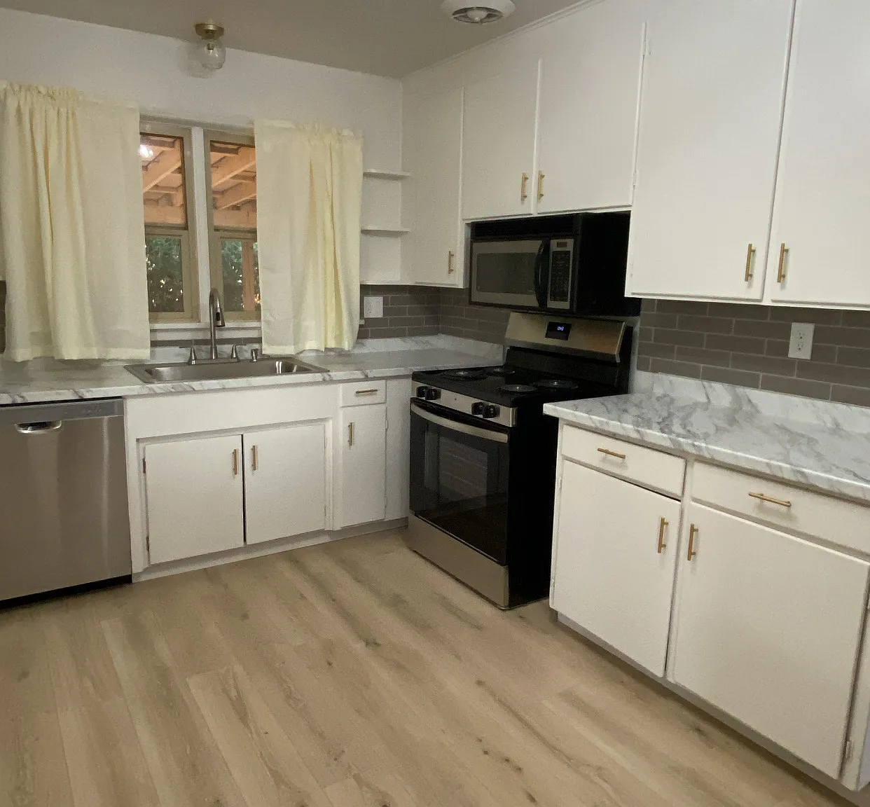 4 bed, 1920 sqft, $2,300 — Photo 1