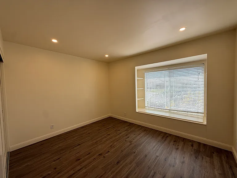 300 Amherst Pl — Photo 16