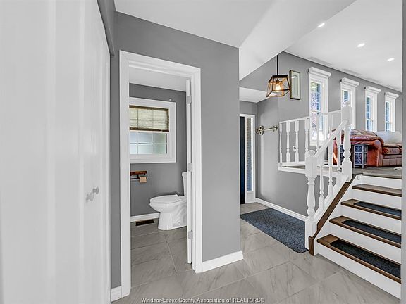 4th image of 40 Woodside Ave