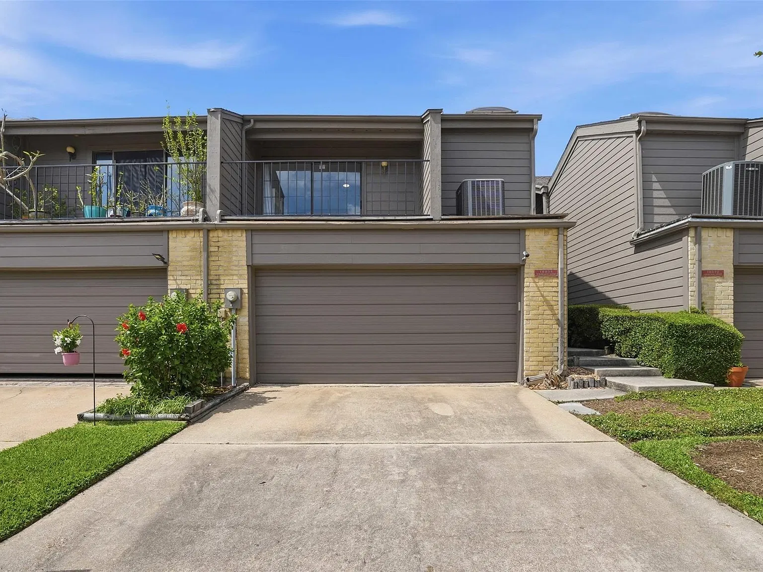 2 bed, 2.5 bath, 2052 sqft, $2,400 — Photo 1