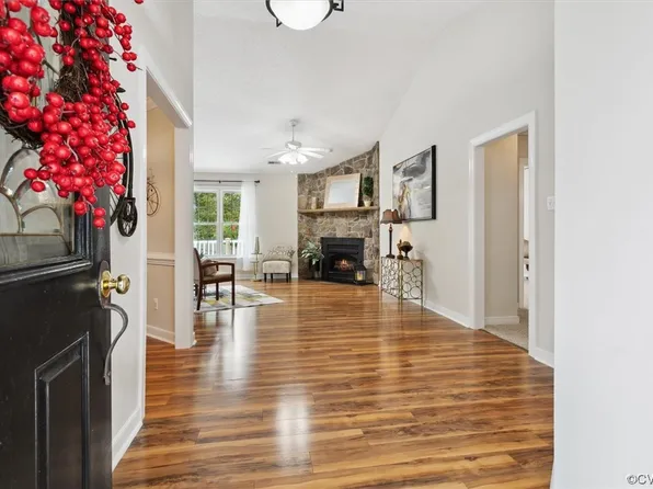 557 Mollys Way, Saluda, VA 23149