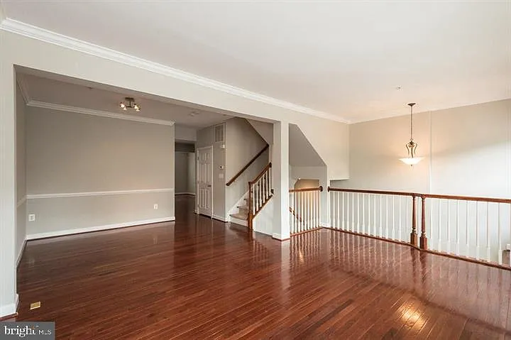 3 bed, 4.0 bath, 2018 sqft, $3,550 — Photo 3