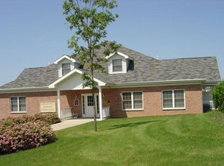 1607 Wingate Dr APT 8, Dubuque, IA 52002