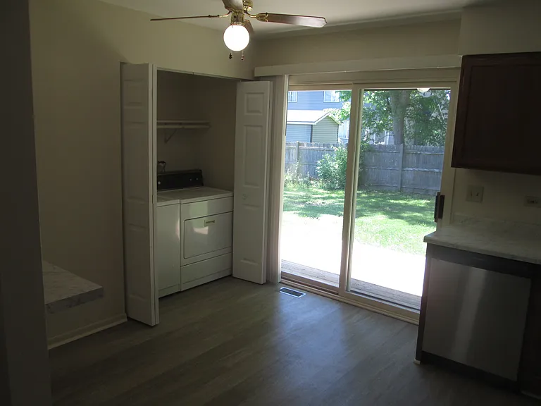 828 Pine Grove Ave — Photo 5