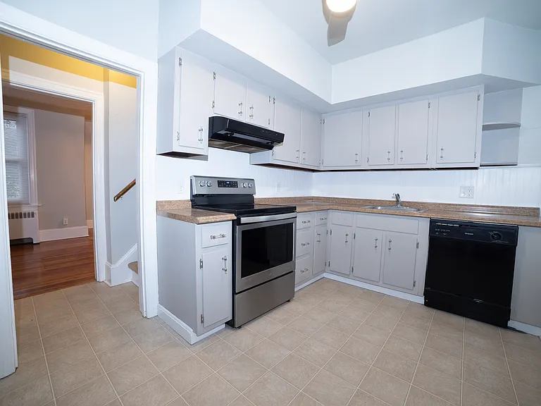 876 Main St — Photo 2