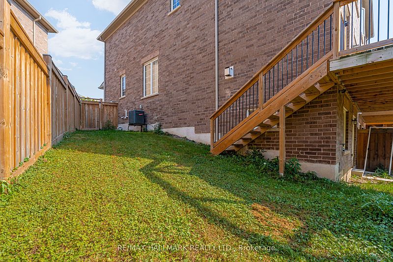 Ajax Townhouse for rent - 3 Bedrooms — photo 35
