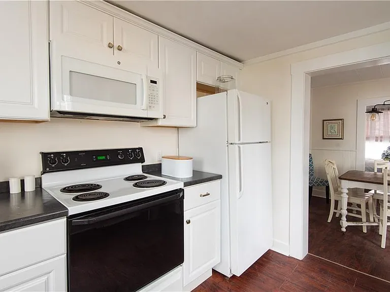 11 Brewer St — Photo 8
