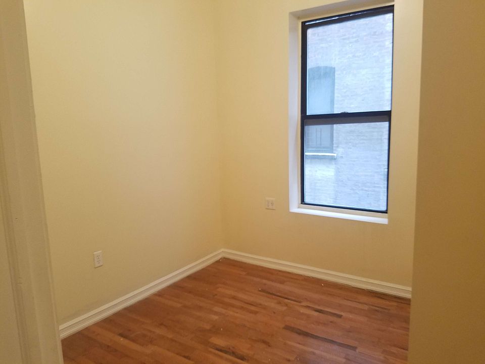 2nd image of 123 Wadsworth Ave APT 22