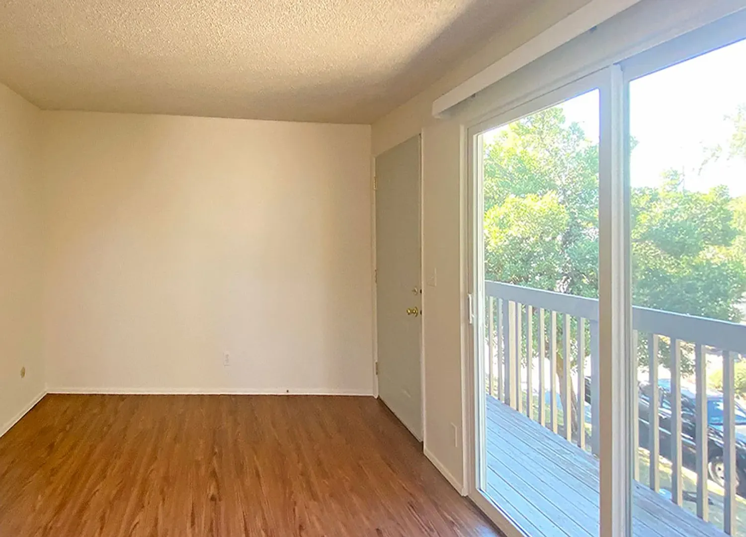 480-Knox St — Photo 3