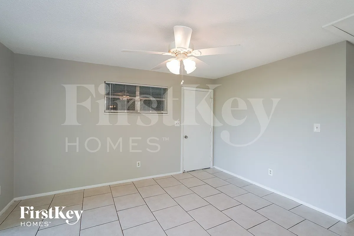 Building Photo - 1423 Caywood Cir S