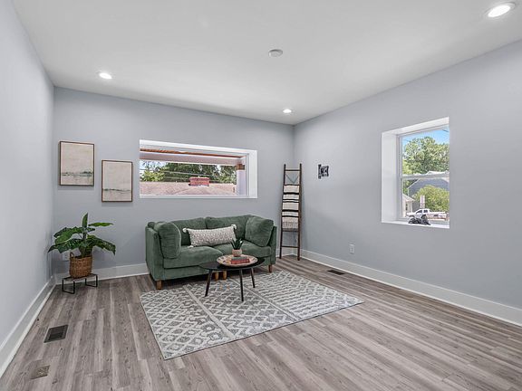 5th image of 139 Bridge St