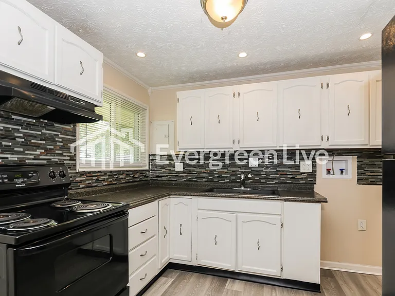 4230 Kitridge Rd — Photo 6