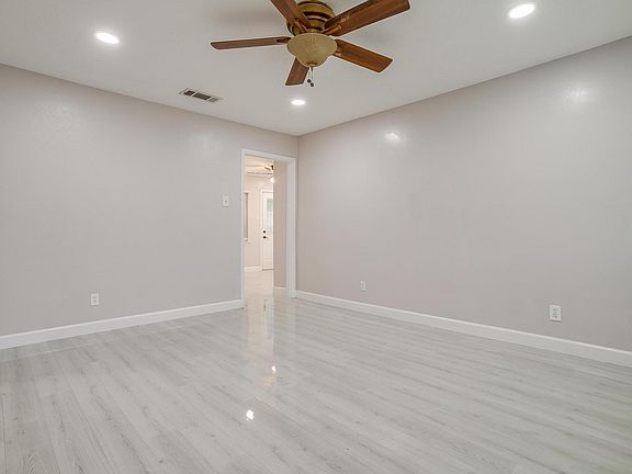 4th image of 8512 Gladwood Ln