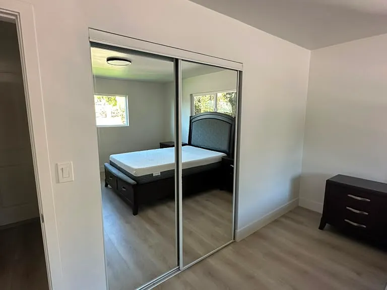 5550 Encina Dr — Photo 2