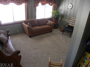 103 W North St, Lexington, IL 61753