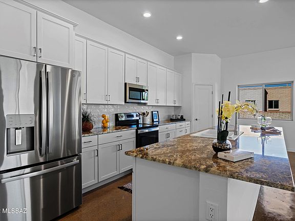 5th image of 902 N La Canoa