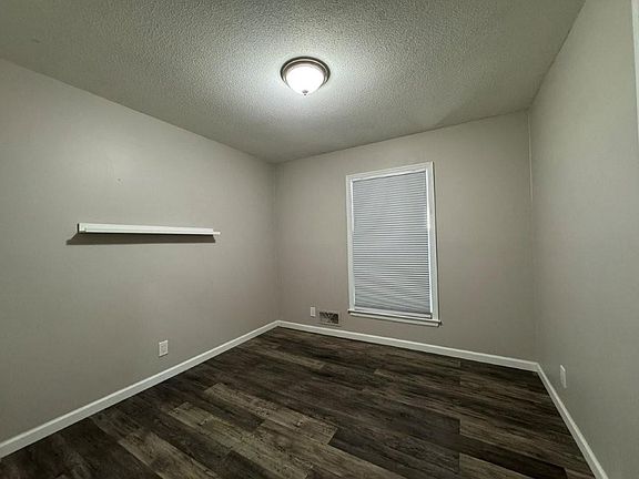 4th image of 12210 Lyndel Cir