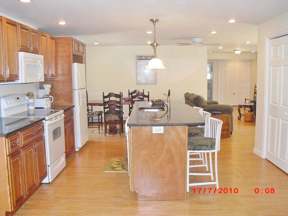 1st image of 62 Inez St