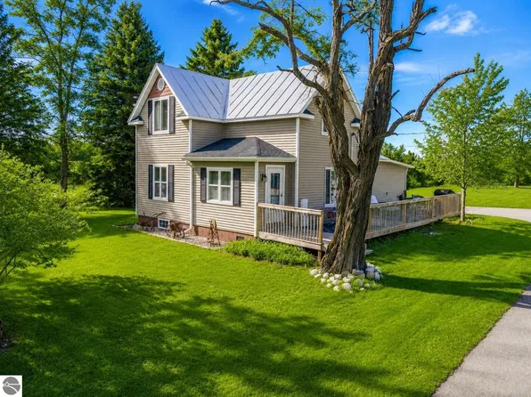 3105 Supply Rd, Traverse City, MI 49696