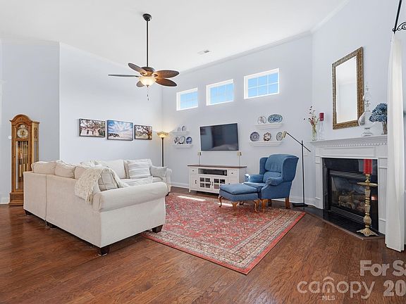 4th image of 415 Presidio Dr