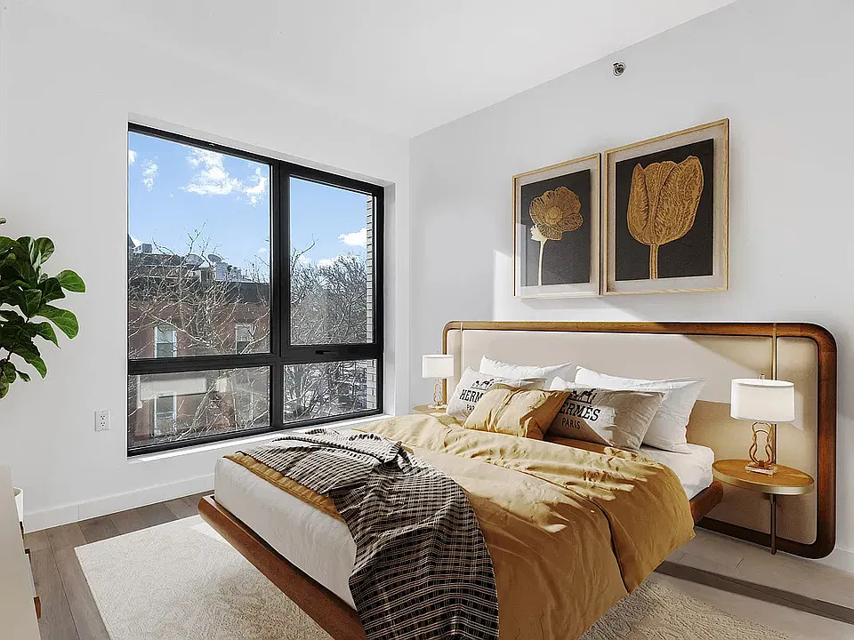 435 Tompkins Ave #409