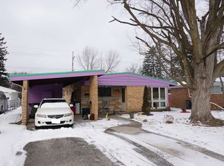 832 McKinley Ave, Mundelein, IL 60060