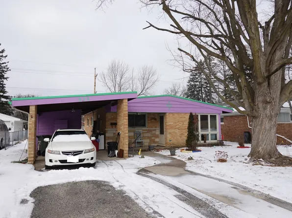 832 McKinley Ave, Mundelein, IL 60060