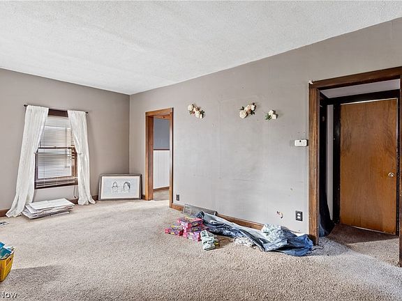 3rd image of 835 Reservoir Dr NE