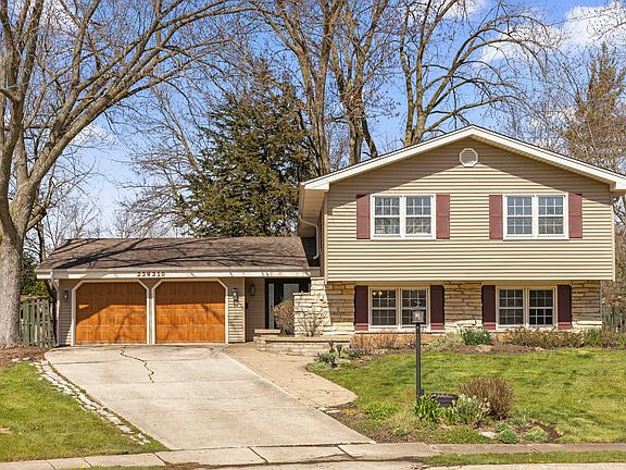2nd image of 23W310 Saint James Ct