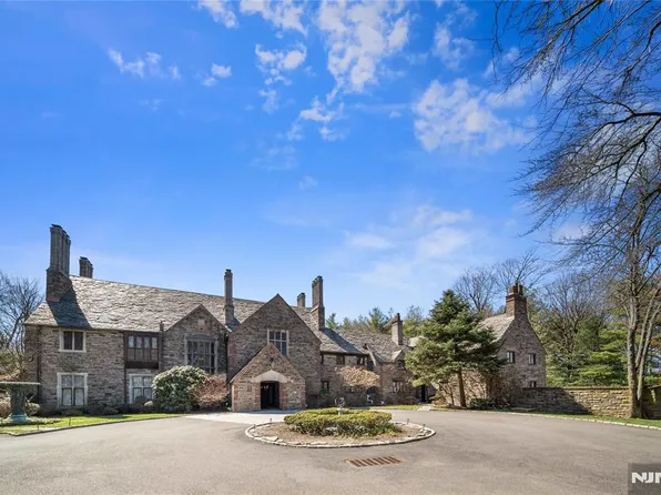 1 Byrne Ln APT 10, Tenafly, NJ 07670