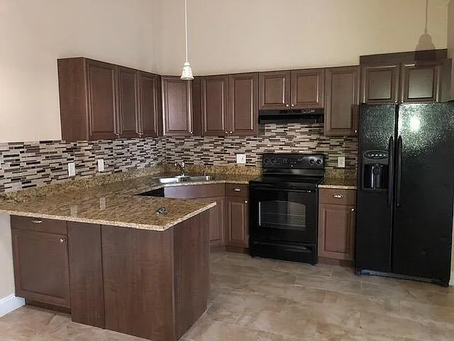 3 bed, 2.0 bath, 1276 sqft, $2,800 — Photo 2
