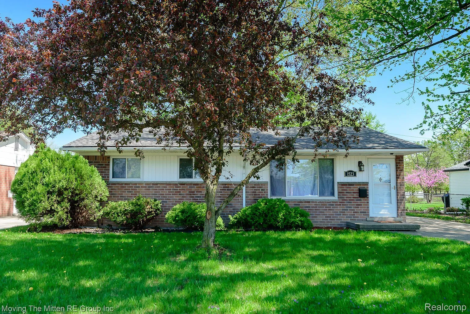 1523 Raymer St photo 1