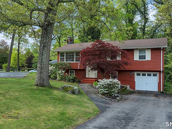 3rd image of 1 Holly Lane