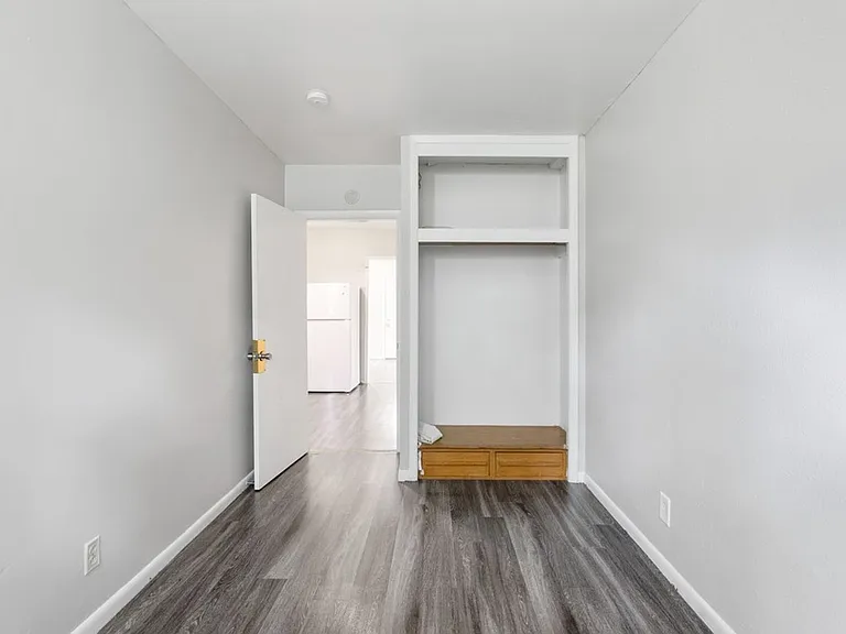 1223 W 19th St — Photo 8