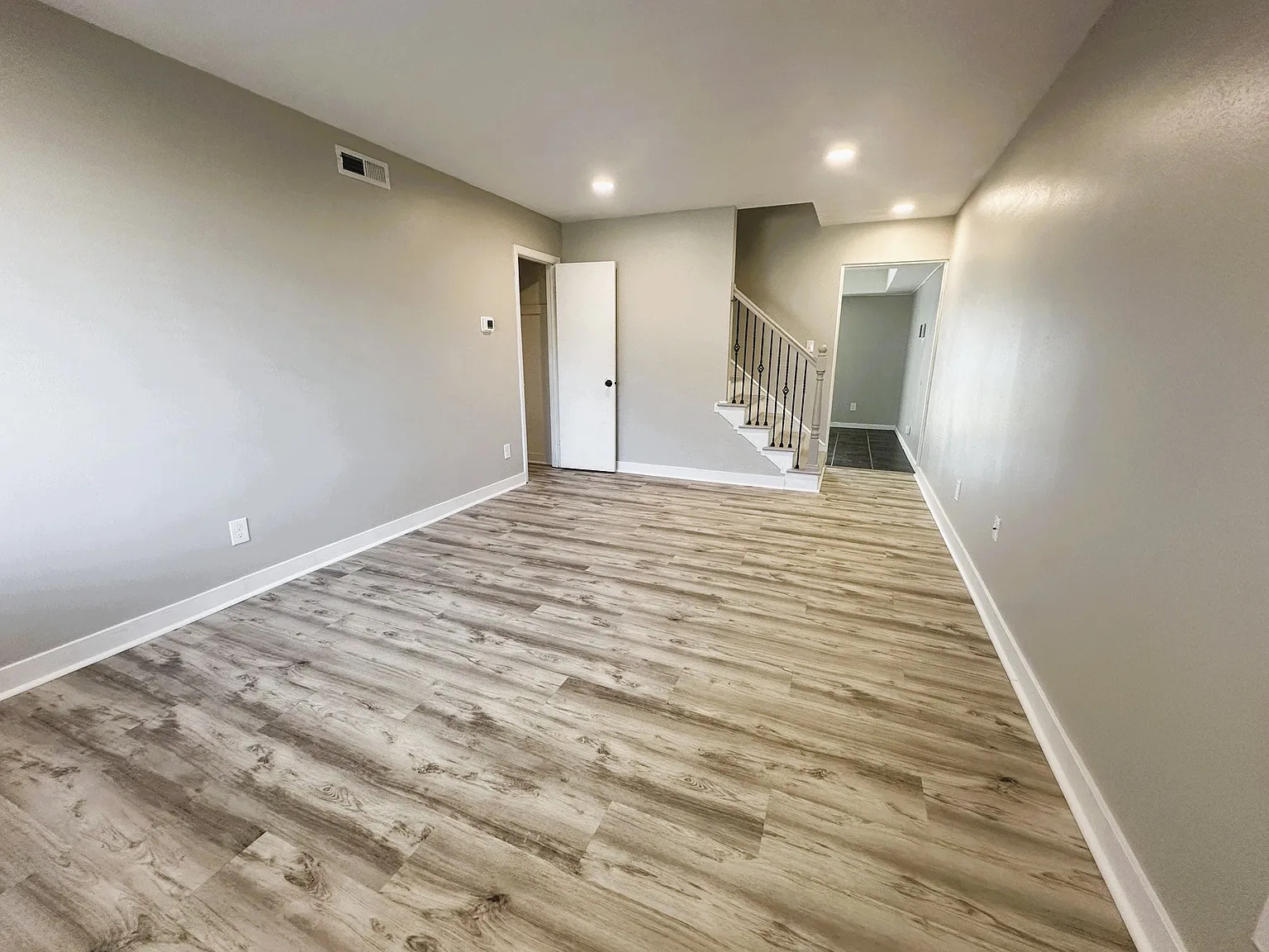 3 bed, 1.5 bath, 1434 sqft, $2,350 — Photo 2