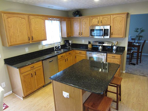 4th image of 2558 Hillsdale Dr