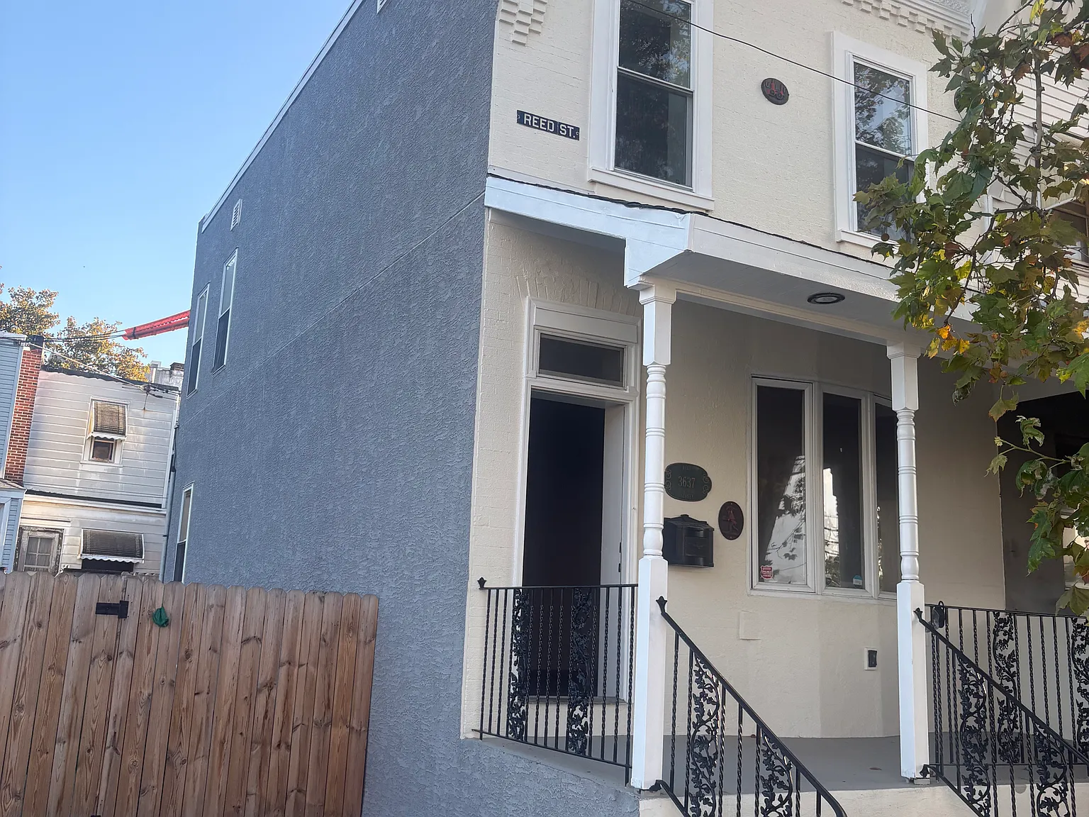3 bed, 1.5 bath, 1067 sqft, $2,200 — Photo 2