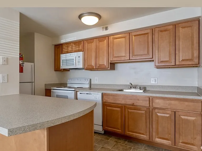 Heritage Court Apartments — Photo 14