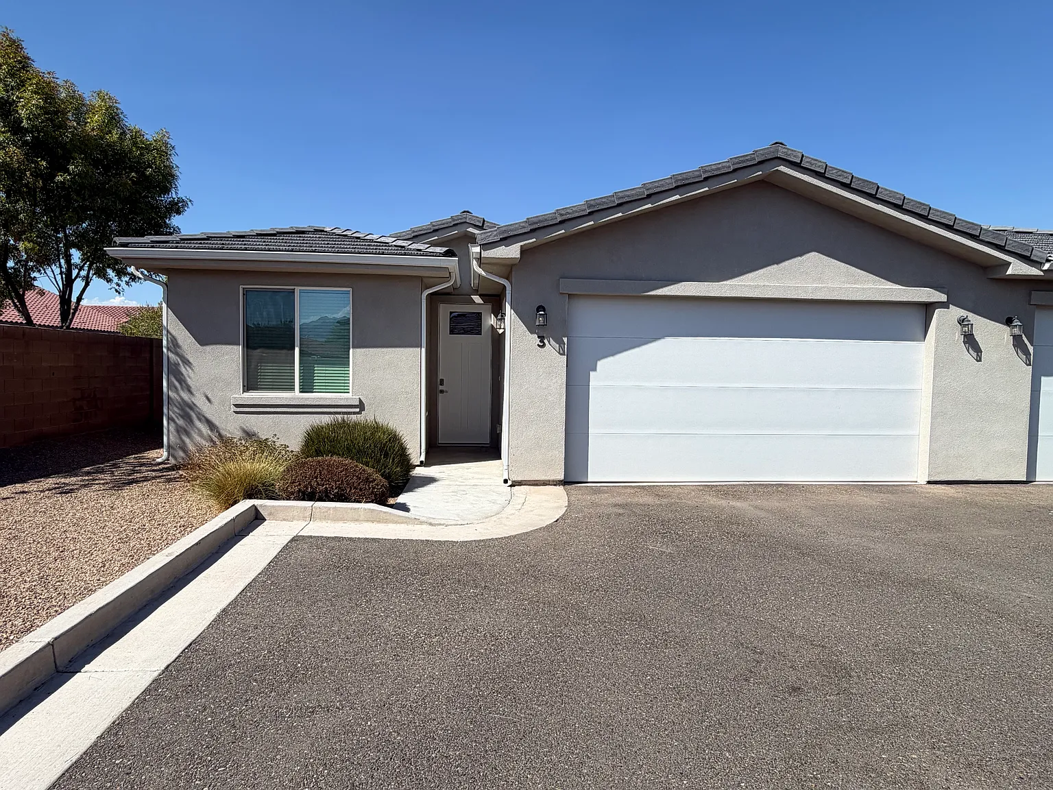 2 bed, 1040 sqft, $1,630 — Photo 1