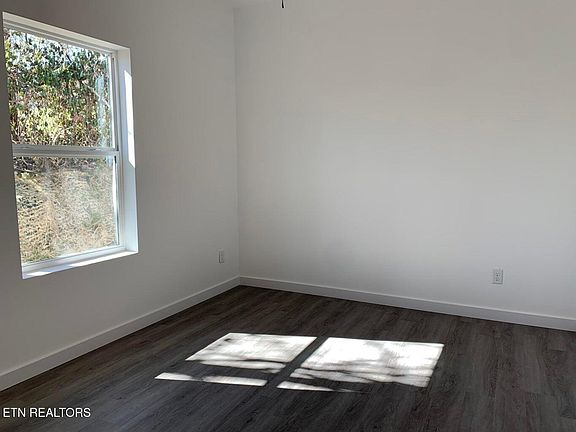 4th image of 804 W Oak Hill Ave