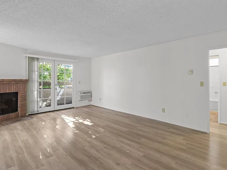 1254 S Saltair Ave #101 — Photo 2