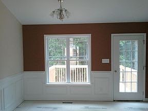 4th image of 225 Hunter Ln